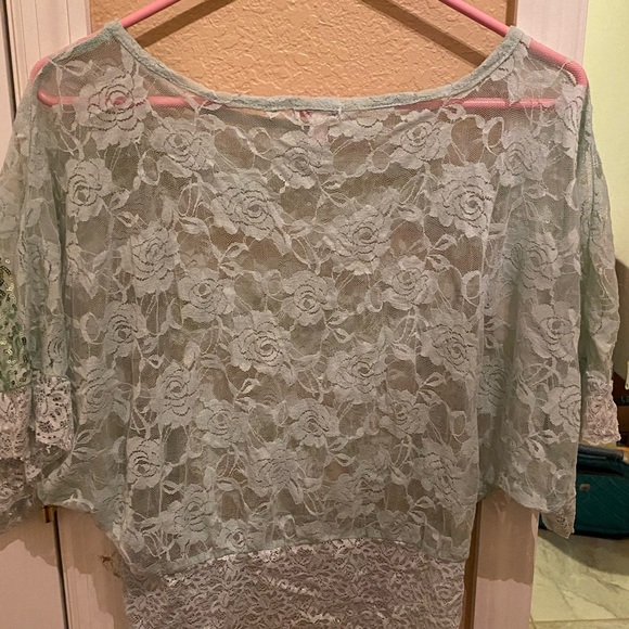Lacey Top with 3/4 sleeve loose fitting - Picture 3 of 8